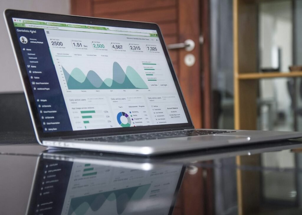 Laptop untuk belajar SEO online dan optimasi website